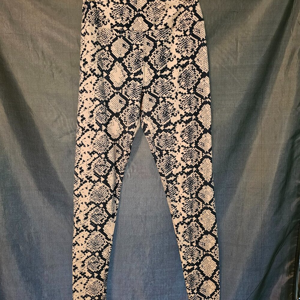 LuLaRoe lavender and navy snake skin leggings. One size